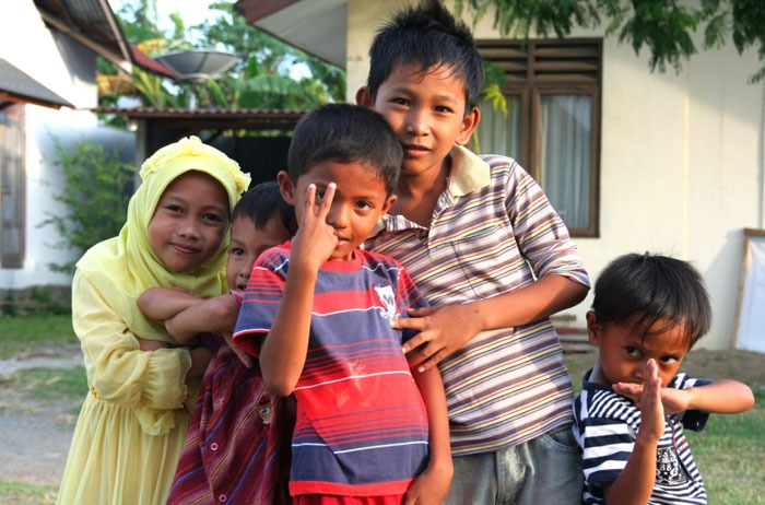 banda aceh kids people travel to sumatra