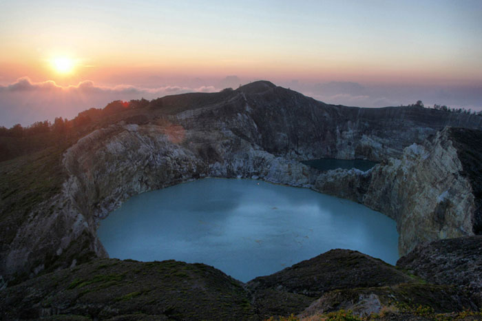 kelimutu volcano floresbackpacking in Indonesia