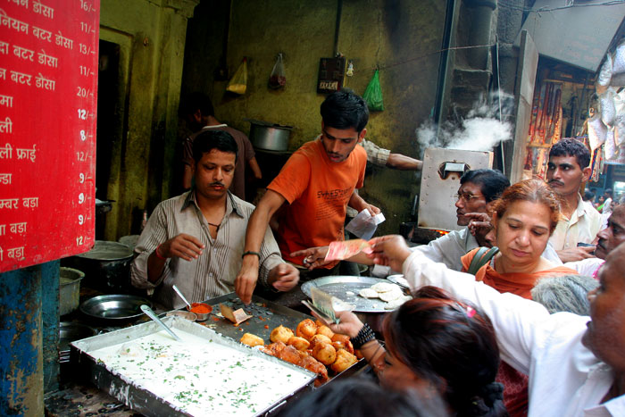 varanasi streets people amazing things to do in varanasi