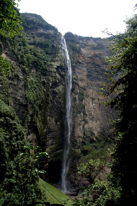 hike to the gocta falls in chachapoyas peru