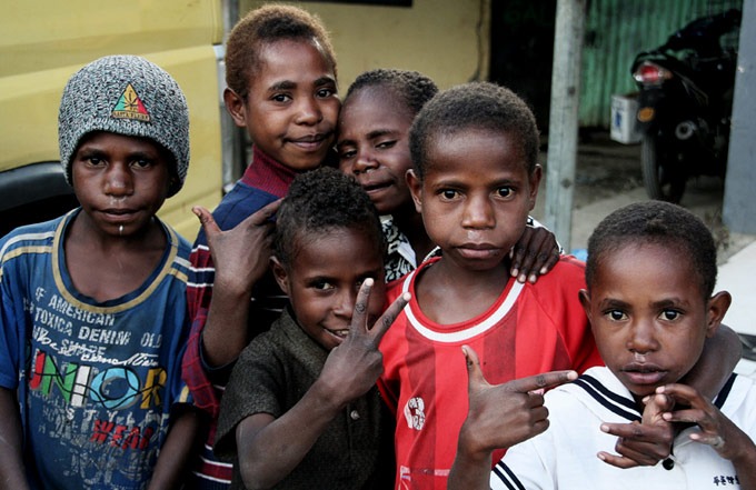 papua kids hiking the baliem valley on a budget