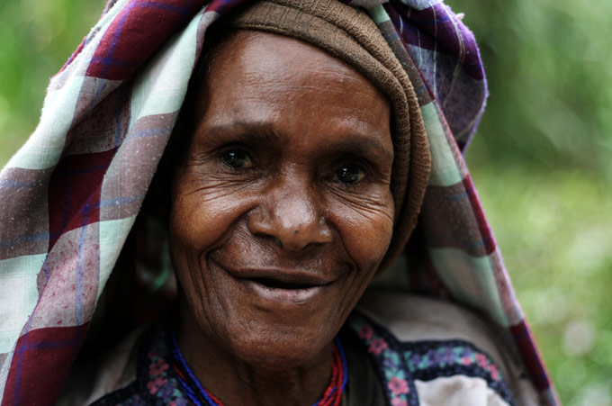 papua people woman Hiking the Baliem Valley on a budget