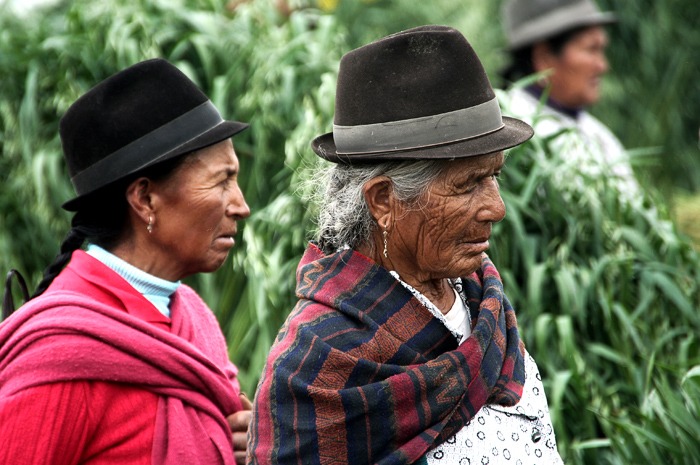 hiking the quilotoa loop saquisili market