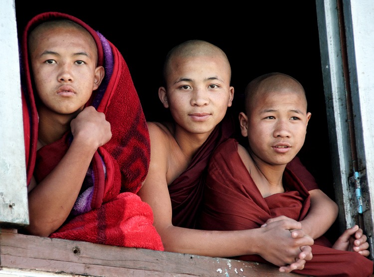 monks travel to myanmar