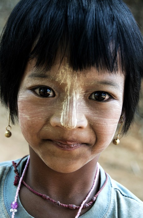 niña trekking de kalaw al lago inle