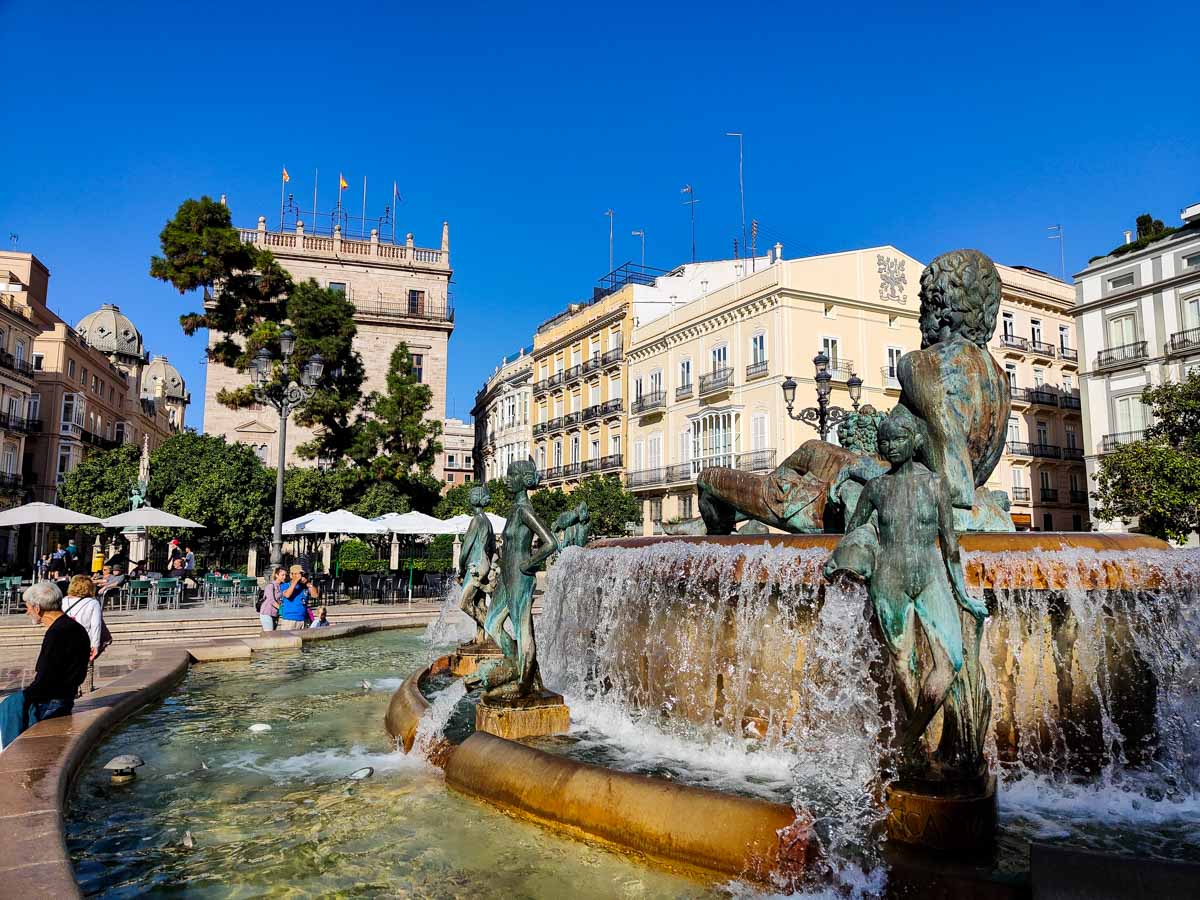 Visiter Valence en 1 jour : La Plaza de la Virgen